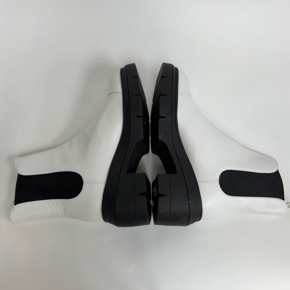New Stuart Weitzman White Chelsea Ankle Boots Chunky Lug Sole Size 39 8.5 $650 - Picture 10 of 12